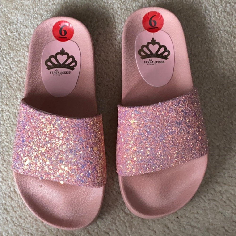 Brand new size 6 flip flops